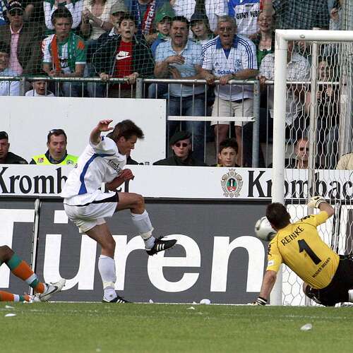 236370892-werder-bremen-arminia-bielefeld-andreas-reinke-9luHBky6Kec