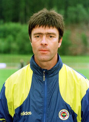 32724868-jogi-loew-als-trainer-von-fenerbahc-istanbul-im-jahr-1998-1999-2u8Eu5XkqbPH-3228548845