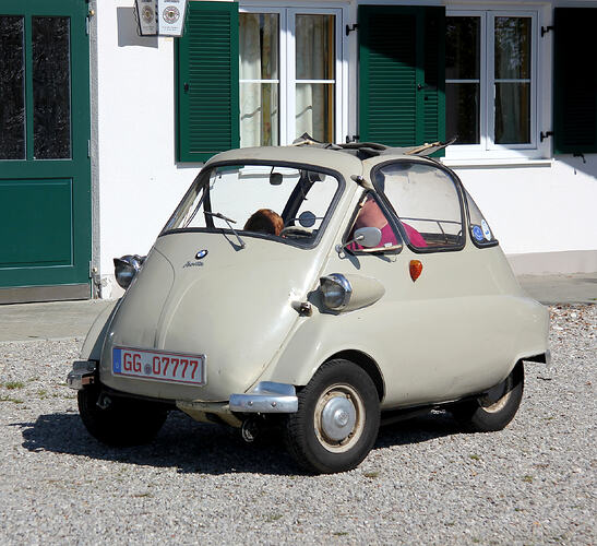 BMW_Isetta,_Bj.1955(2015-08-26_2997_b_Ausschnitt) (1)